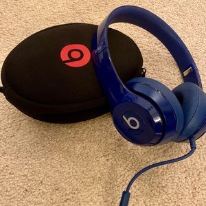 Blue Solo Beats with cord